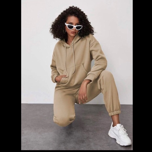 Pullover and sweatpants sets - Picture 1 of 4
